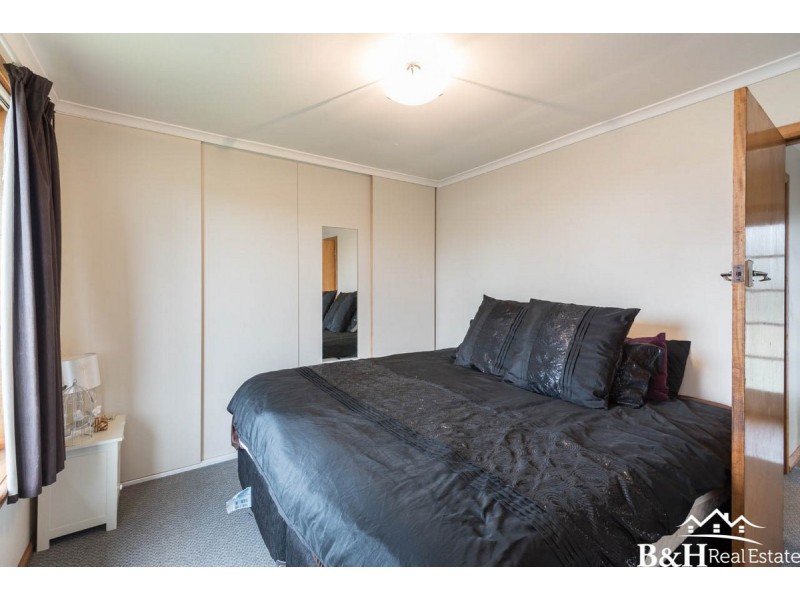 24 Winter Avenue, Upper Burnie TAS 7320