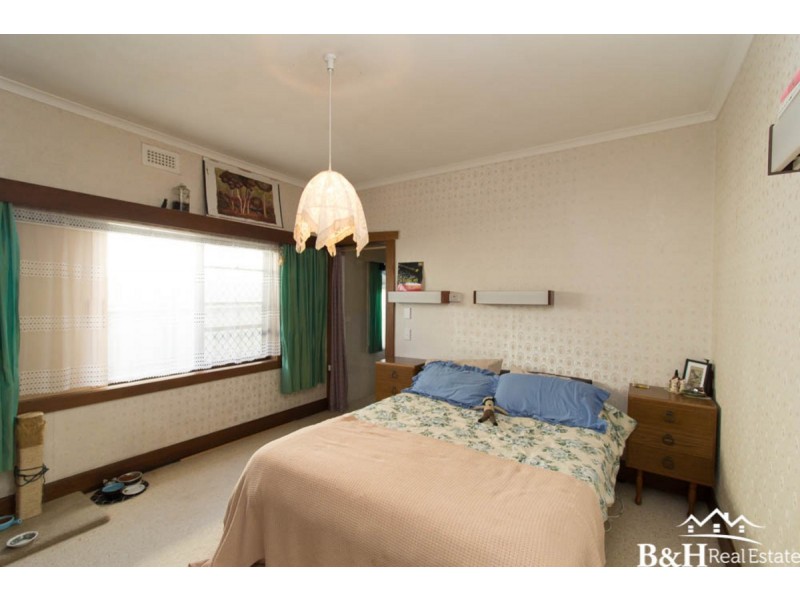 8 Osborne Street, Cooee TAS 7320