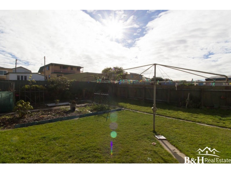 8 Osborne Street, Cooee TAS 7320