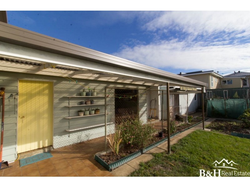 8 Osborne Street, Cooee TAS 7320