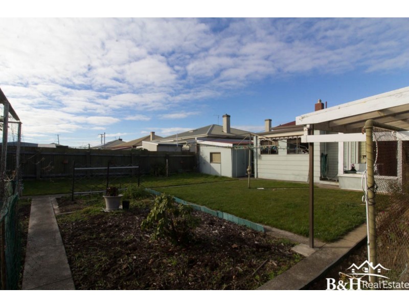 8 Osborne Street, Cooee TAS 7320