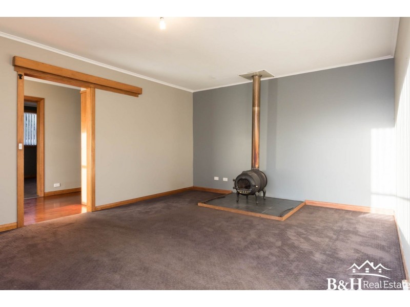 6 South Road, Penguin TAS 7316