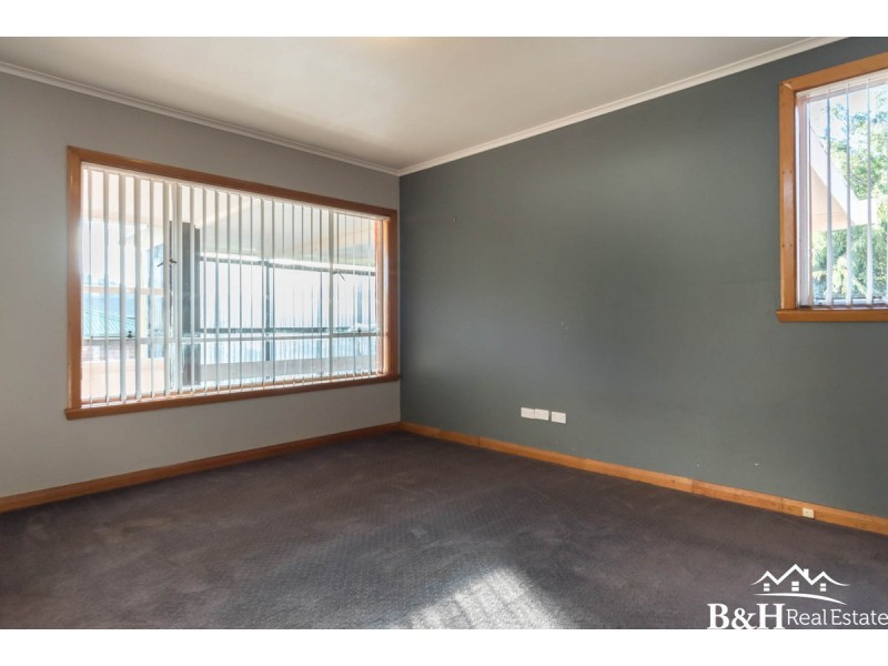 6 South Road, Penguin TAS 7316