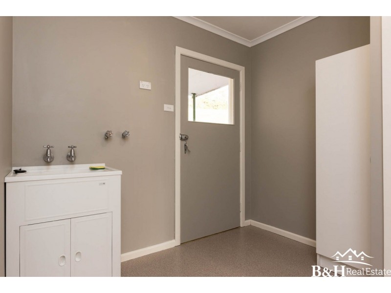 6 South Road, Penguin TAS 7316