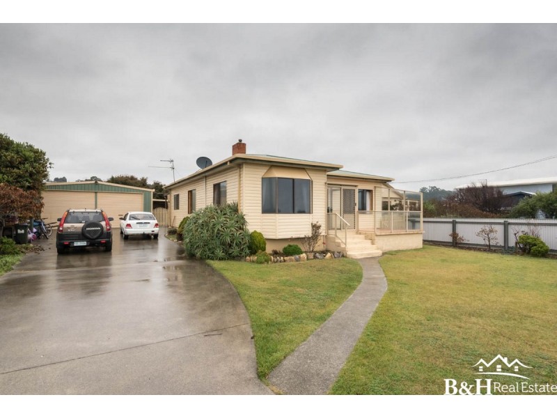 27 Penguin Road, West Ulverstone TAS 7315