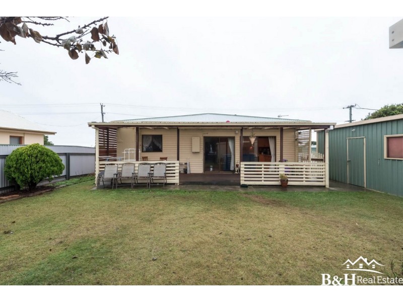 27 Penguin Road, West Ulverstone TAS 7315