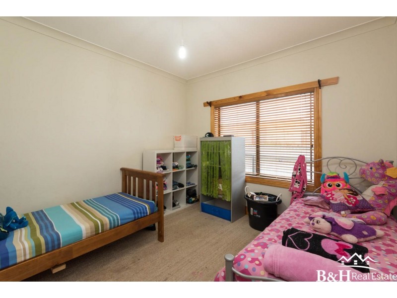 27 Penguin Road, West Ulverstone TAS 7315