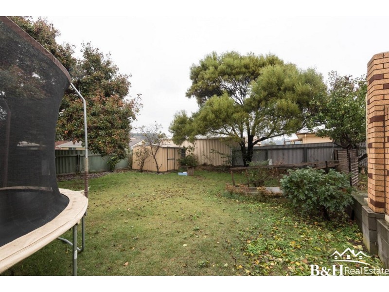 27 Penguin Road, West Ulverstone TAS 7315