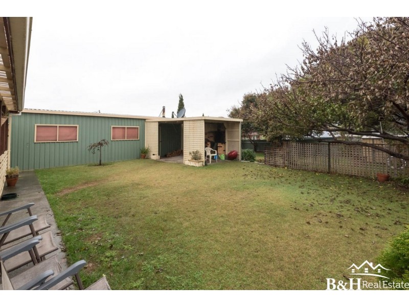 27 Penguin Road, West Ulverstone TAS 7315