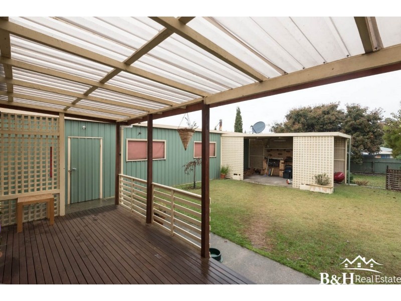27 Penguin Road, West Ulverstone TAS 7315