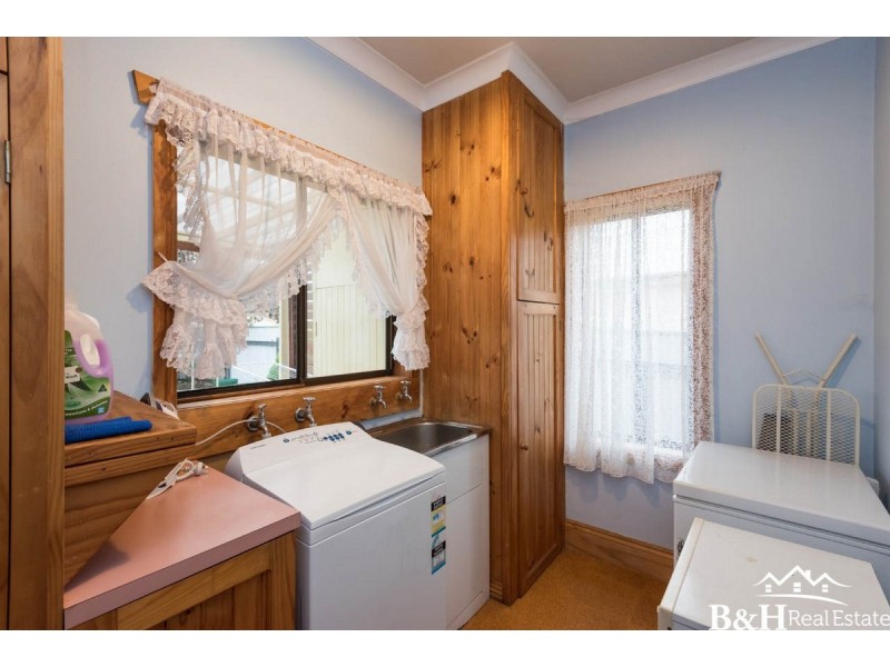 27 Penguin Road, West Ulverstone TAS 7315