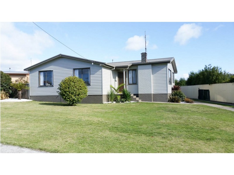 16 Dooley Street, West Ulverstone TAS 7315