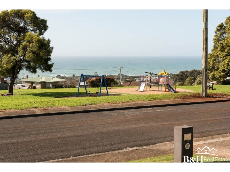 12 Oonah Crescent, Somerset TAS 7322