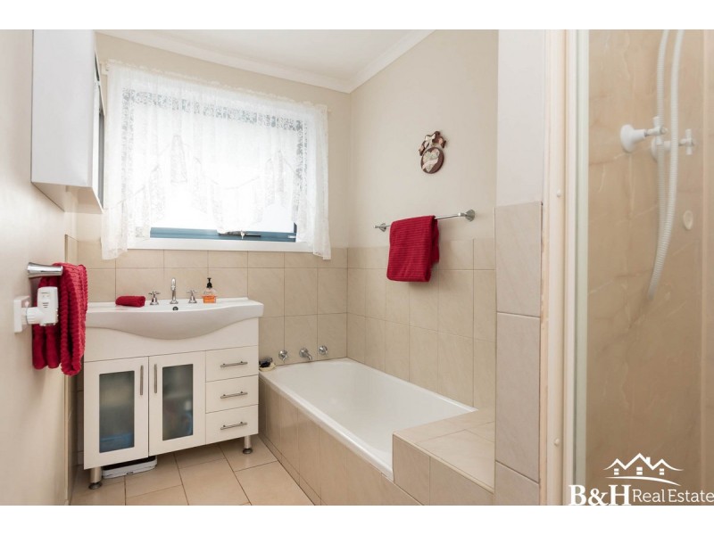 12 Oonah Crescent, Somerset TAS 7322