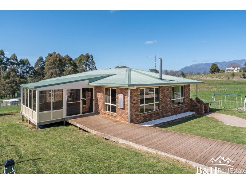 17 Hughes Road, Sheffield TAS 7306