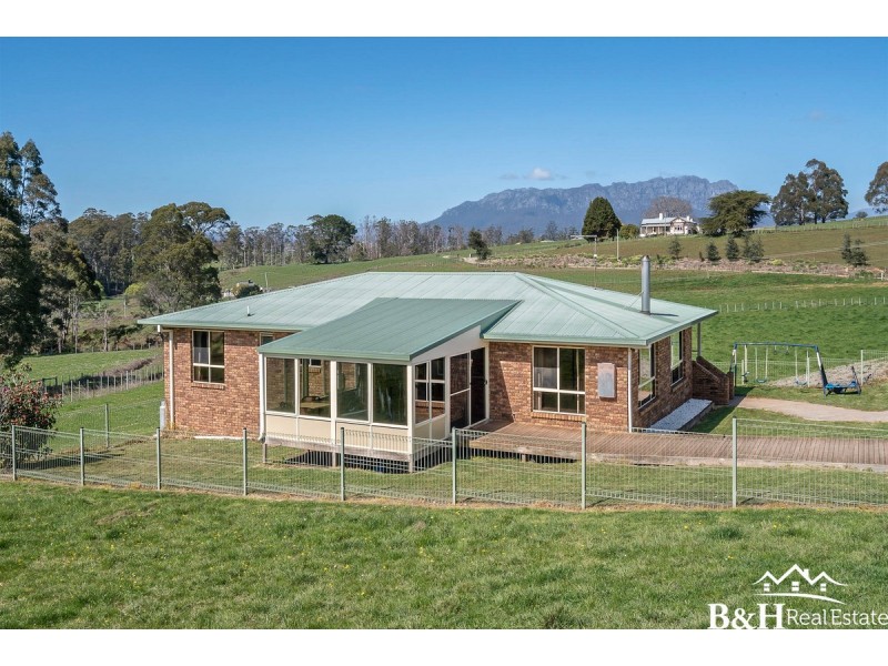 17 Hughes Road, Sheffield TAS 7306