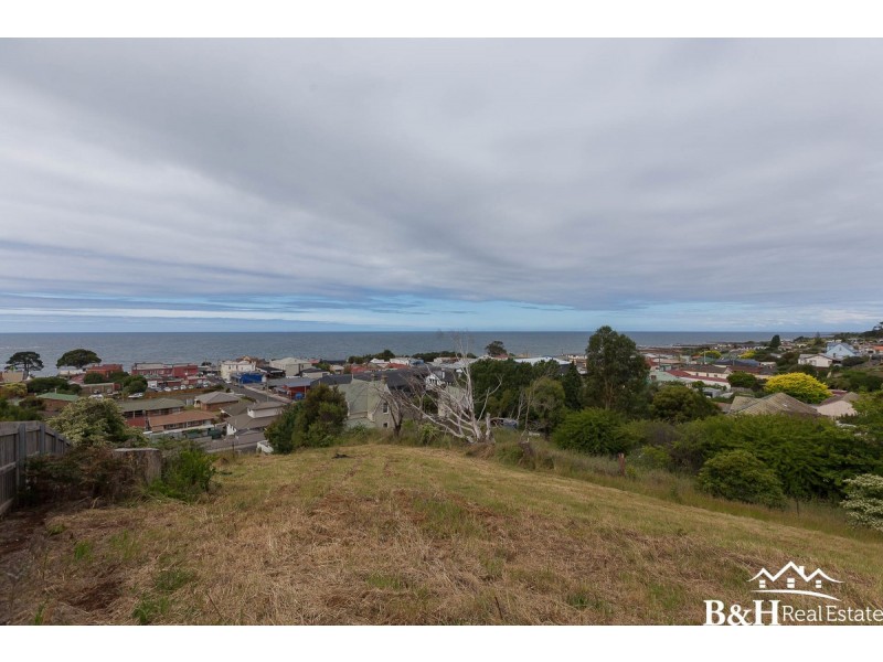 22 King Edward Street, Penguin TAS 7316