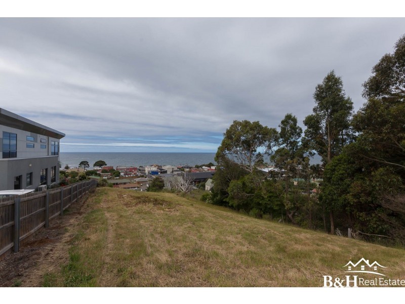 22 King Edward Street, Penguin TAS 7316