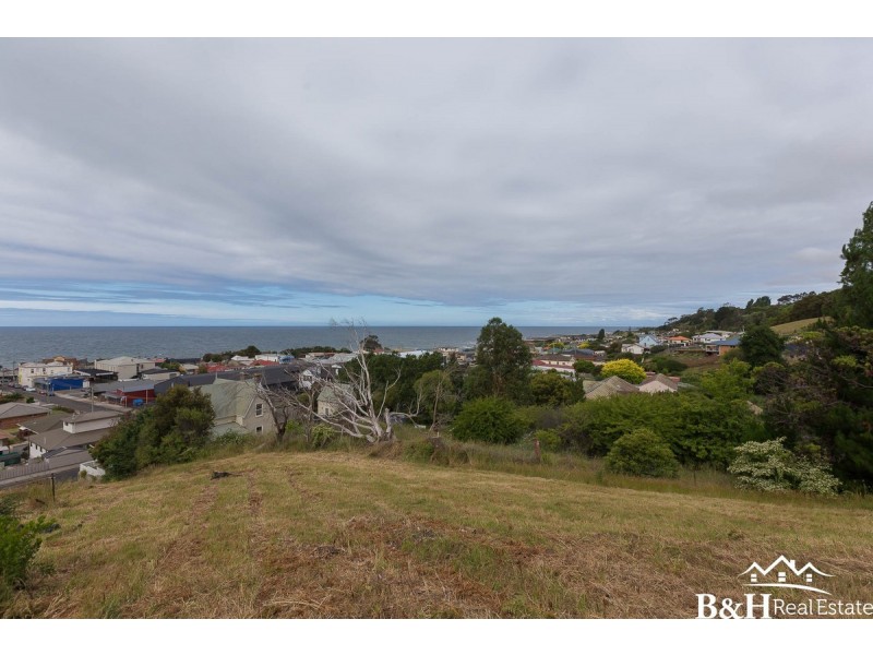 22 King Edward Street, Penguin TAS 7316