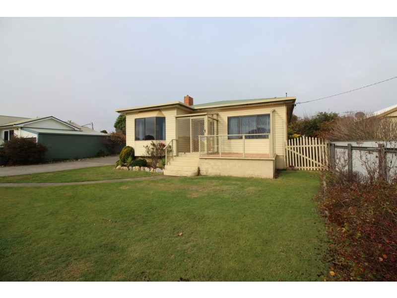 27 Penguin Road, West Ulverstone TAS 7315