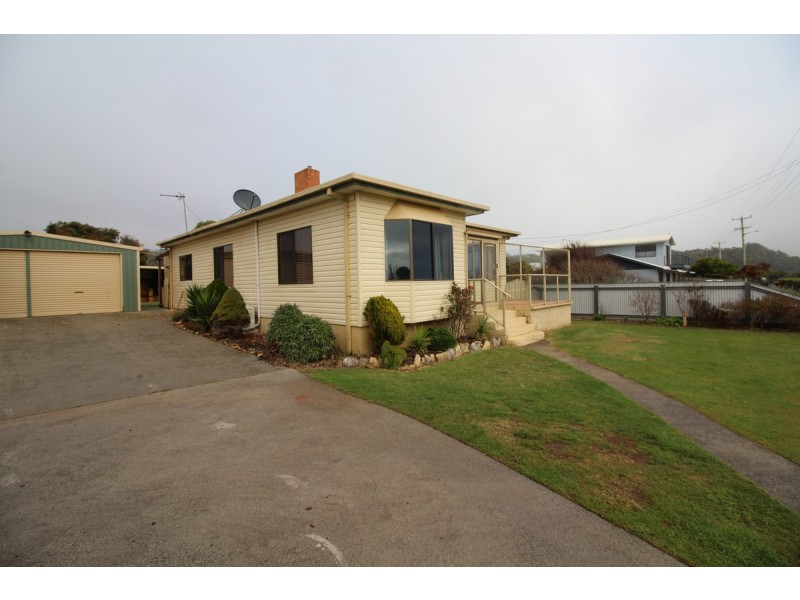 27 Penguin Road, West Ulverstone TAS 7315
