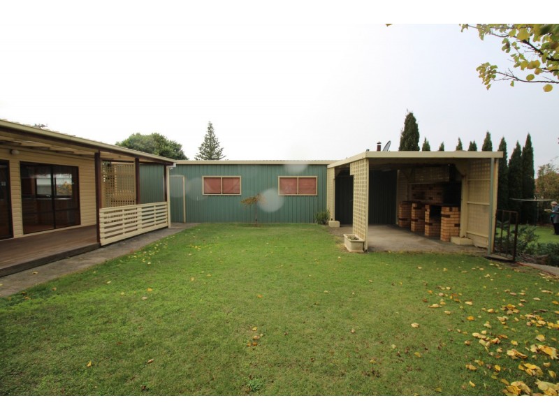 27 Penguin Road, West Ulverstone TAS 7315