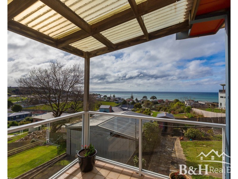 25 Quinn Street, Penguin TAS 7316