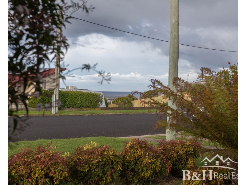 1/11 Jowett Street, West Ulverstone TAS 7315