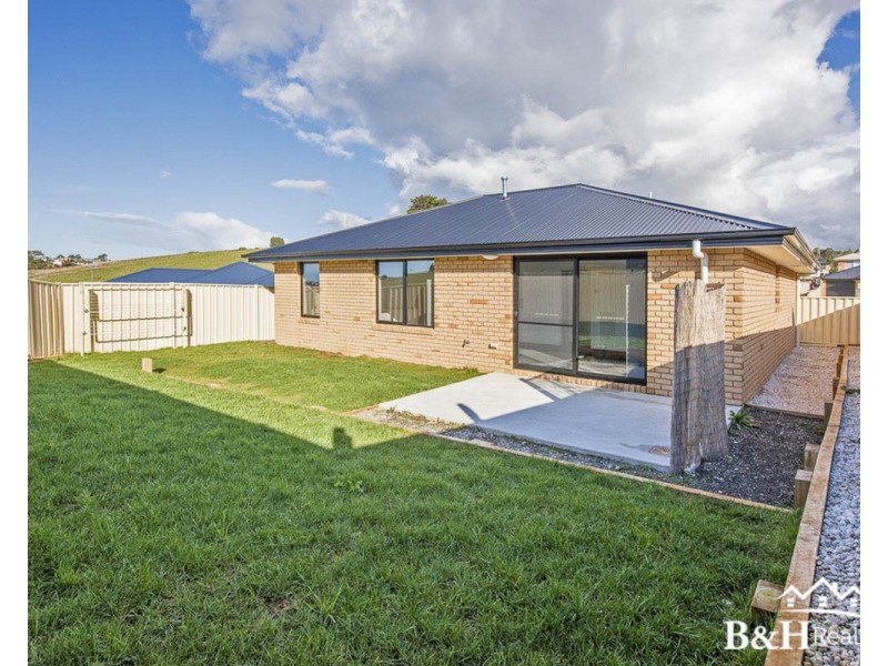 2/4 Paramount Court, Shorewell Park TAS 7320