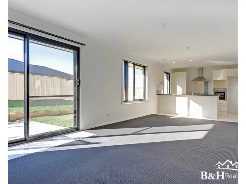 2/4 Paramount Court, Shorewell Park TAS 7320
