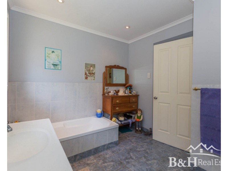 23 Quinn Street, Penguin TAS 7316