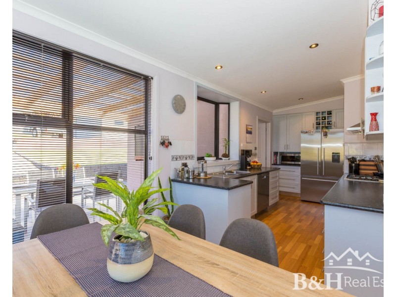31 Deviation Road, Penguin TAS 7316