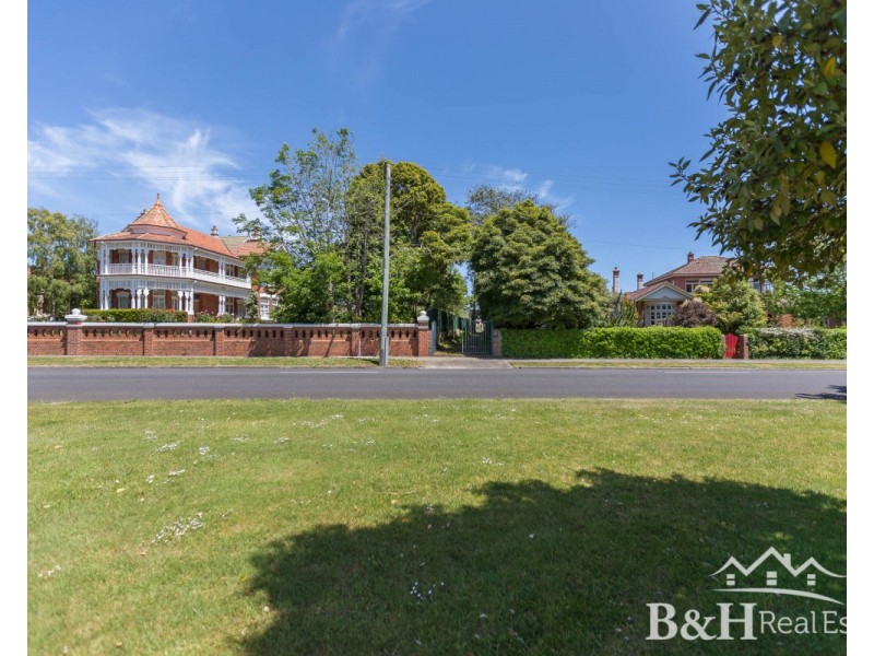 28 Victoria Parade, Devonport TAS 7310