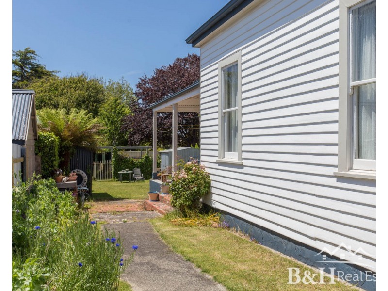 28 Victoria Parade, Devonport TAS 7310