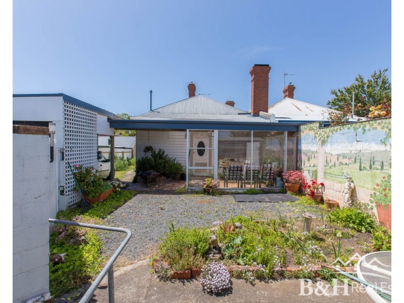 28 Victoria Parade, Devonport TAS 7310