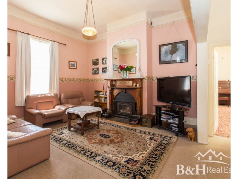 28 Victoria Parade, Devonport TAS 7310