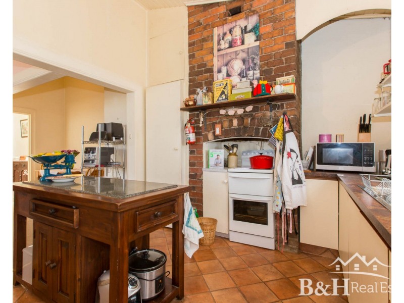 28 Victoria Parade, Devonport TAS 7310