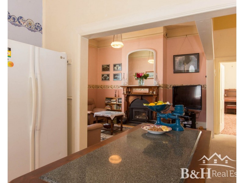 28 Victoria Parade, Devonport TAS 7310