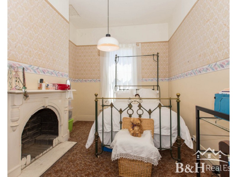 28 Victoria Parade, Devonport TAS 7310