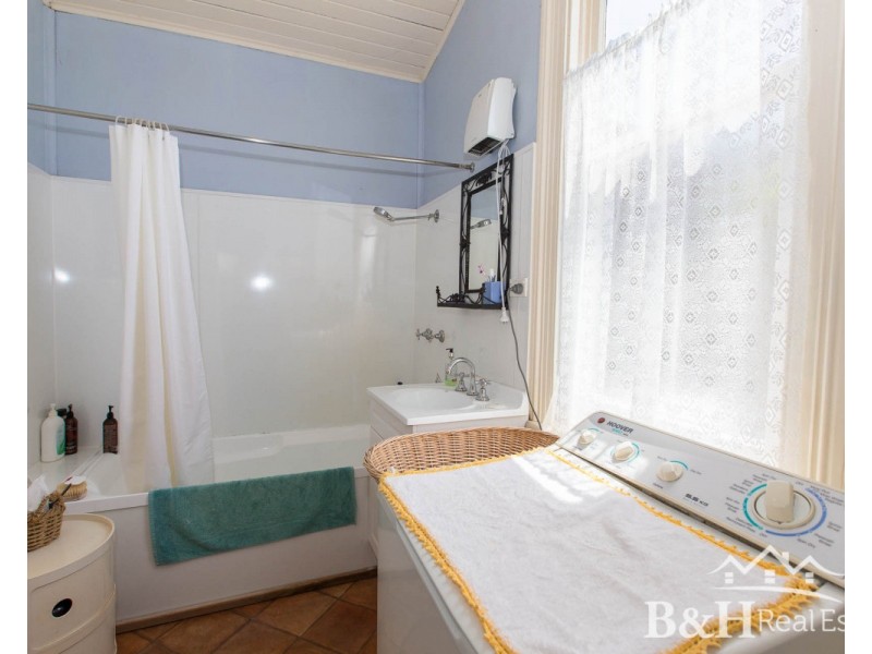 28 Victoria Parade, Devonport TAS 7310