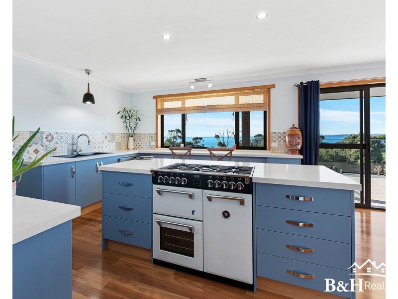 404 Penguin Road, West Ulverstone TAS 7315