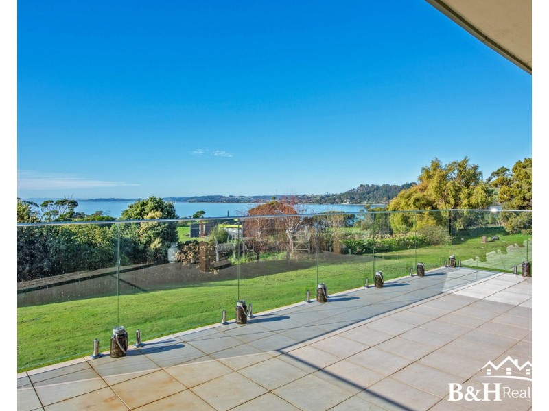 404 Penguin Road, West Ulverstone TAS 7315
