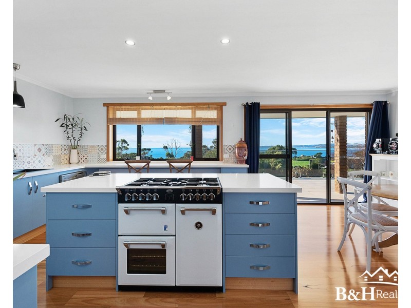 404 Penguin Road, West Ulverstone TAS 7315