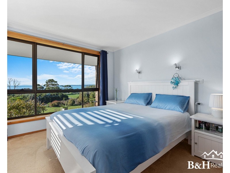 404 Penguin Road, West Ulverstone TAS 7315