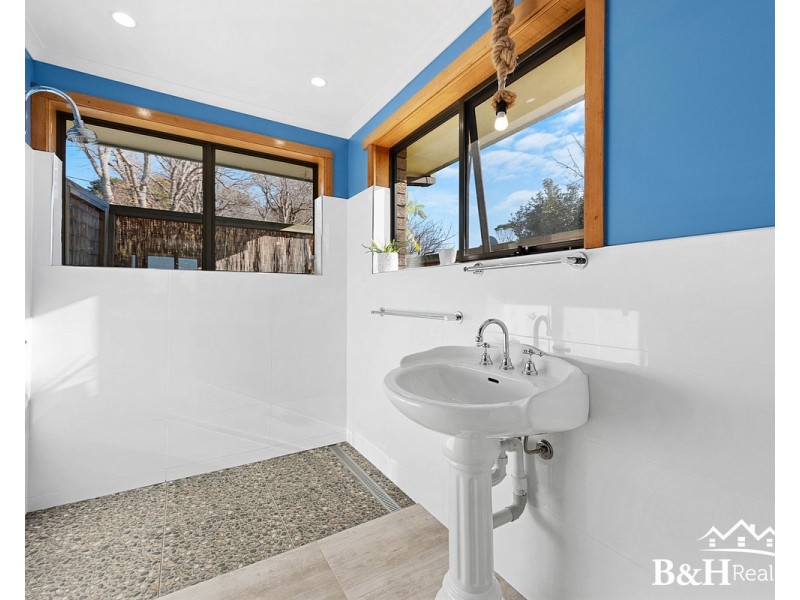 404 Penguin Road, West Ulverstone TAS 7315