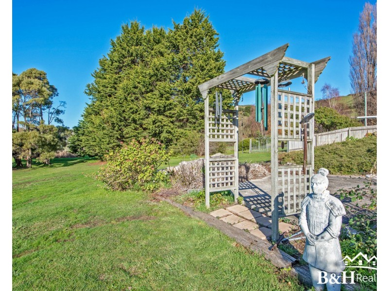 404 Penguin Road, West Ulverstone TAS 7315