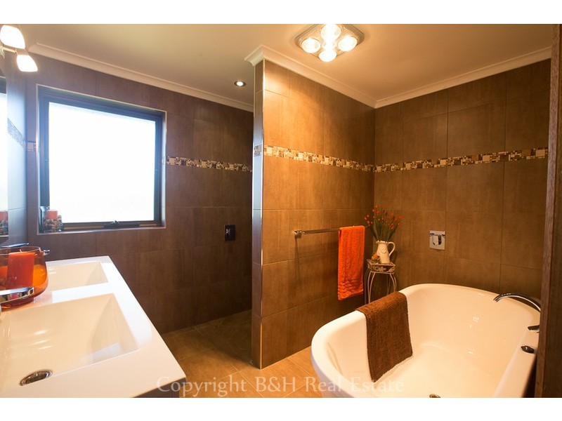 11864 Bass Highway, West Ulverstone TAS 7315