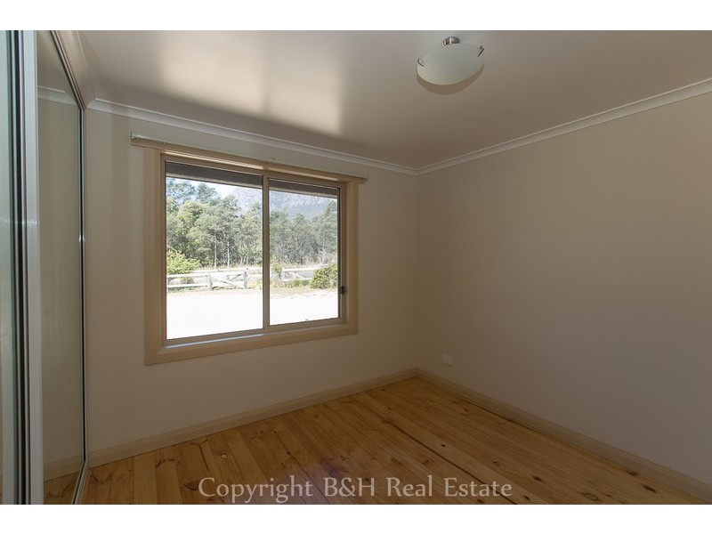 32 Wellington Road, Gowrie Park TAS 7306