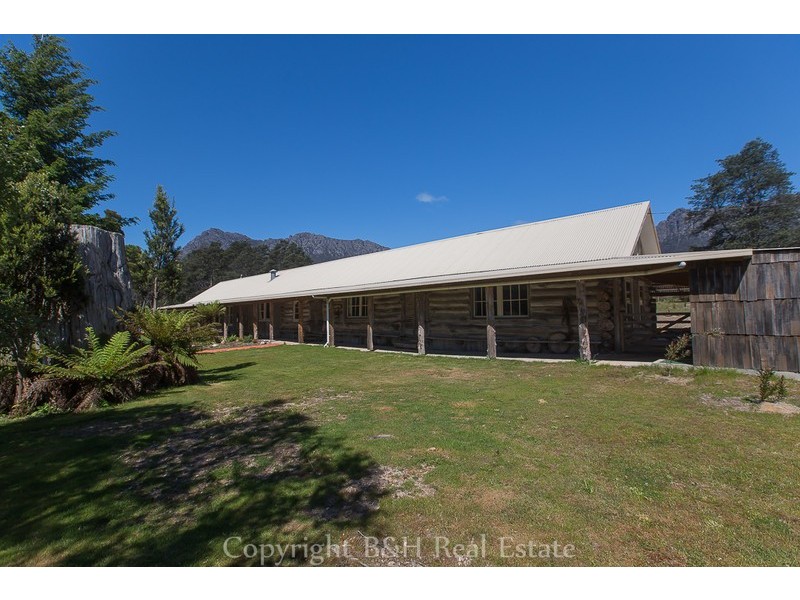 32 Wellington Road, Gowrie Park TAS 7306