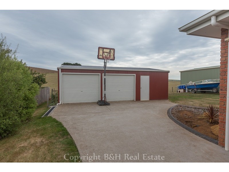 110 Pine Road, Penguin TAS 7316